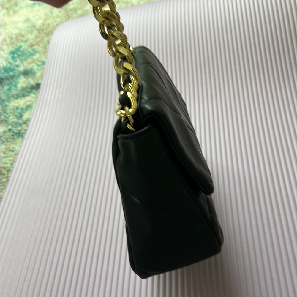 Forever 21 quilted  black and gold purse - Picture 5 of 14